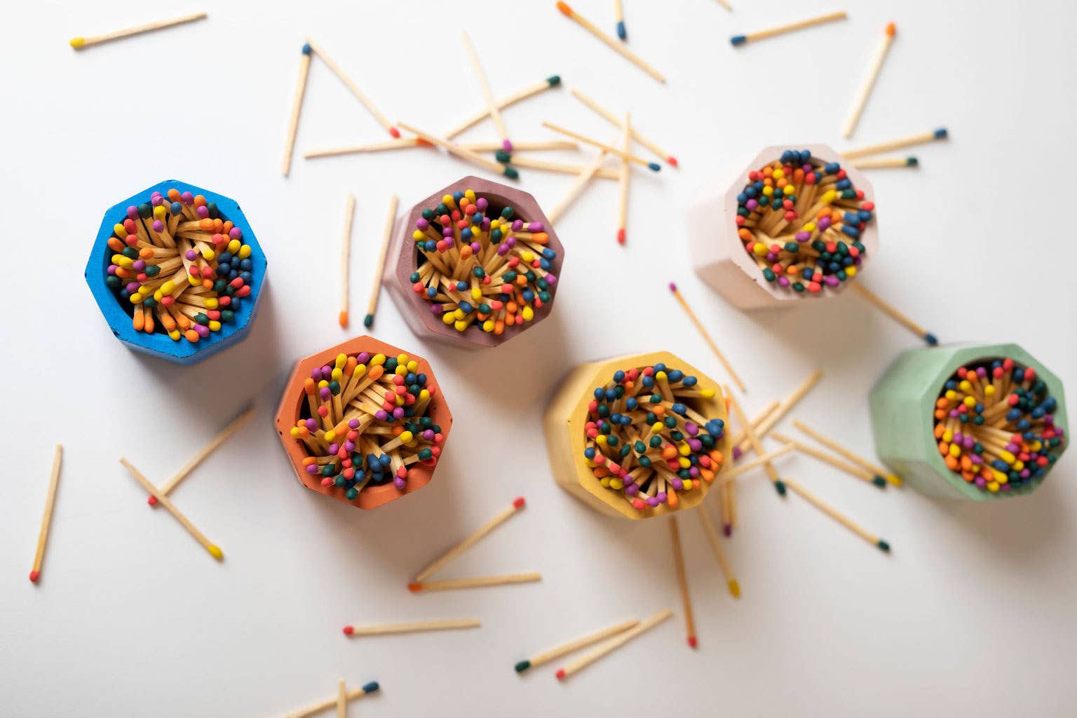 Tenn Prairie – wholesale Tändstickshållare – Betonghållare för tändstickor – med 2-tums regnbågsfärgade säkerhetständstickor10