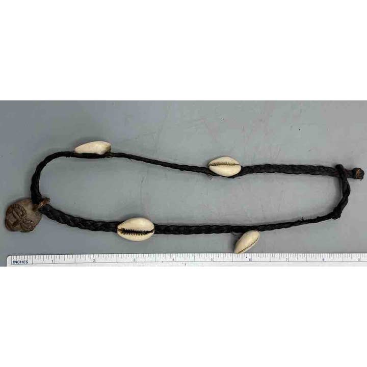 The Niger Bend – Engroshandel Halskæde med vedhæng – Læder & Cowrie Shell messing maske vedhæng halskæde - Mali