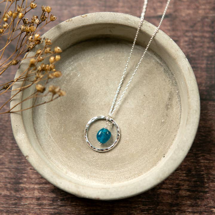 The Old Farmhouse Jewellery - Venta al por mayor Collares con colgantes/abalorios - Collar semiprecioso con forma de pepita, joyería con cuentas de plata de ley