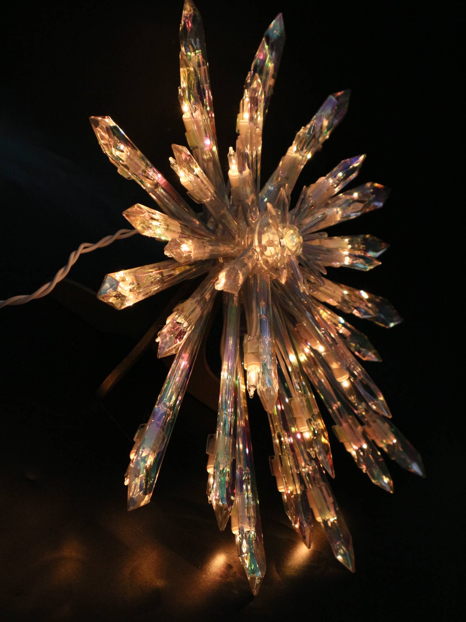 Decor N Beyond - Wholesale Tree Topper - 14" Lighted Starburst Snowflake Tree Topper3