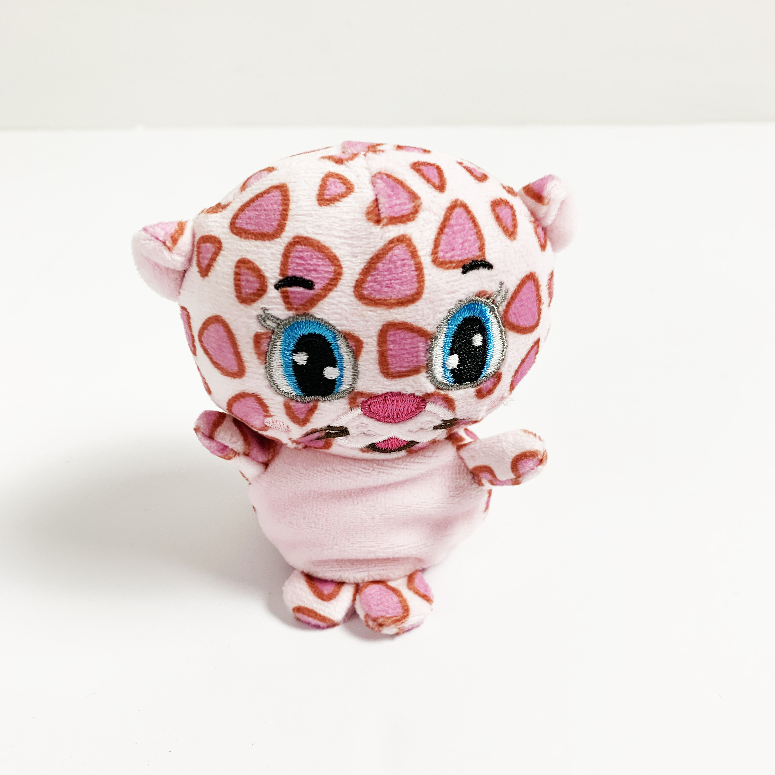 Collection is a passion - Vente Peluche – enfant et bébé - Chiots parfumés - 8 peluches avec maison en présentoir6