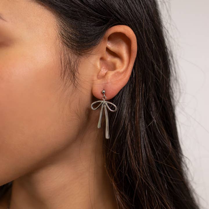 WJW – Brincos de argola por atacado – Brincos de Laço Fita em Aço Inoxidável com Revestimento PVD em Ouro 18K5