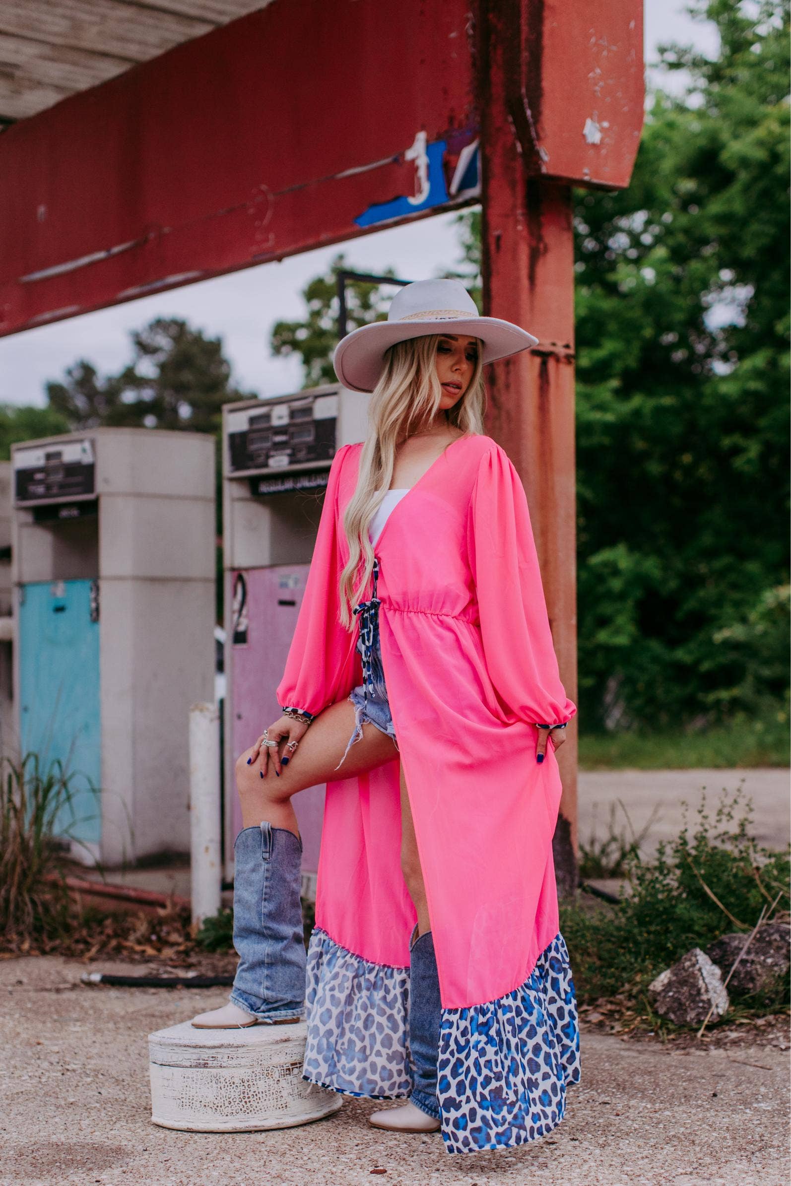 Rosa Kimono de gasa MK356 en rosa con estampado de leopardo de venta al por mayor en Faire2