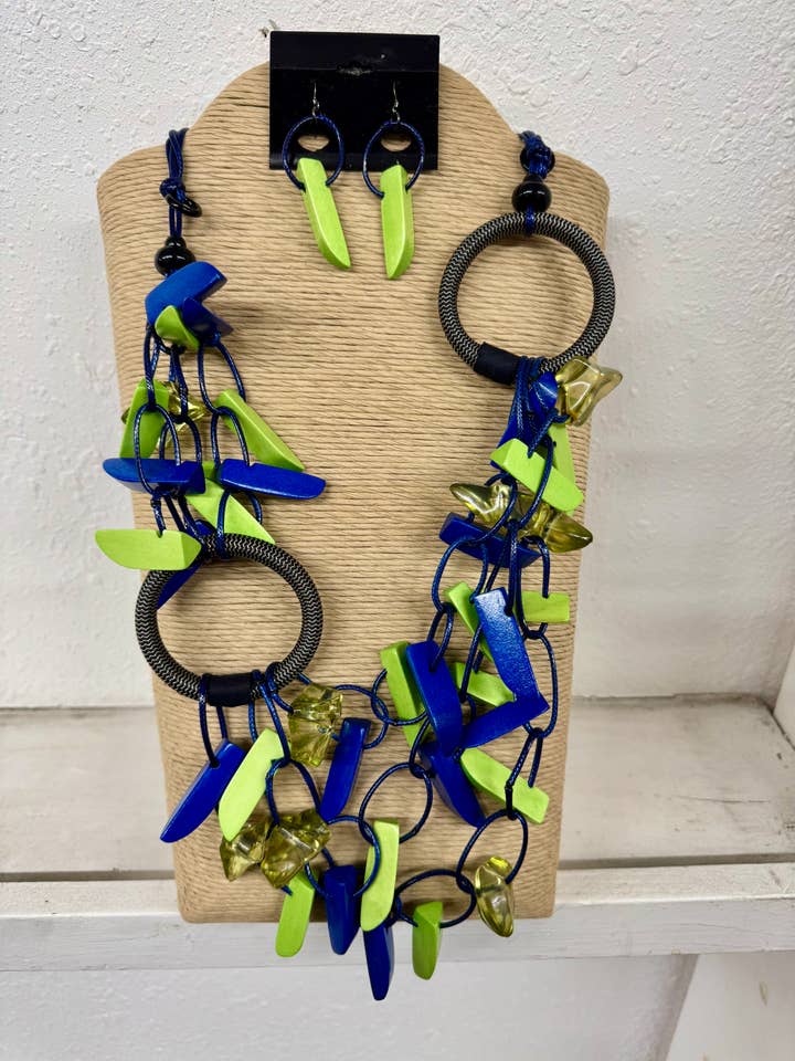 4 STRANDS BLUE ADJUSTABLE WAX CORD WITH 2 ROUND GREEN RINGS for wholesale by International Duru's