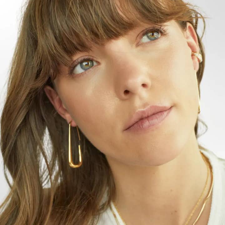 Boucles d'oreilles Aurelia Gold Threader pour la vente par LOKA.HAUS