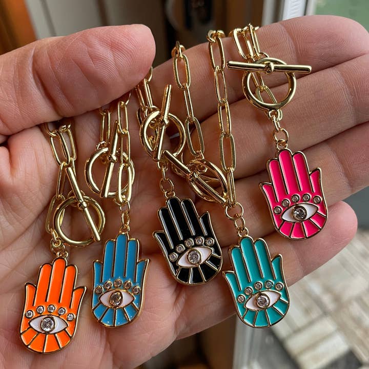 Collier trombone Hamsa coloré pour la vente par Hamsa Alek