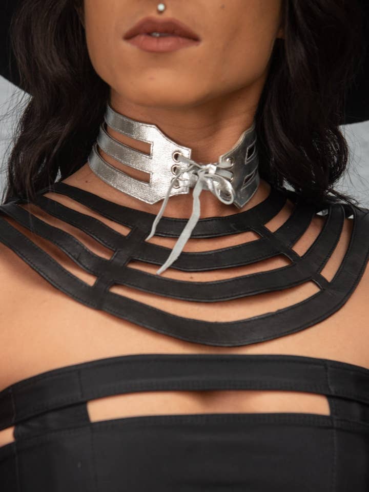 zilveren Vijf en Diamanten Kooi Korset Kraag - leer voor groothandel op Faire1