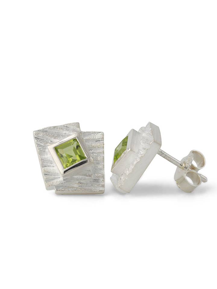 Silver stud earrings with 4x4mm peridot for wholesale by Campur GmbH