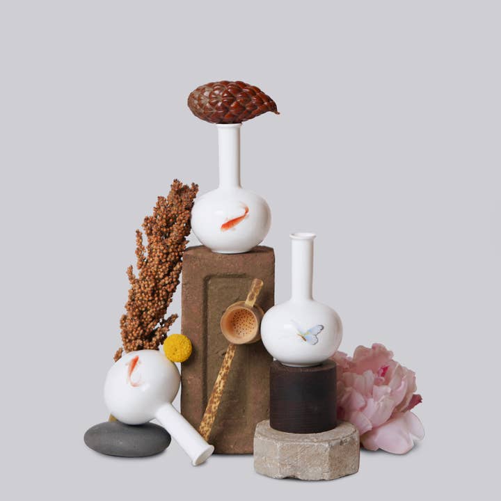 Hand Painted Porcelain Mini Beauty Vase for wholesale by Middle Kingdom