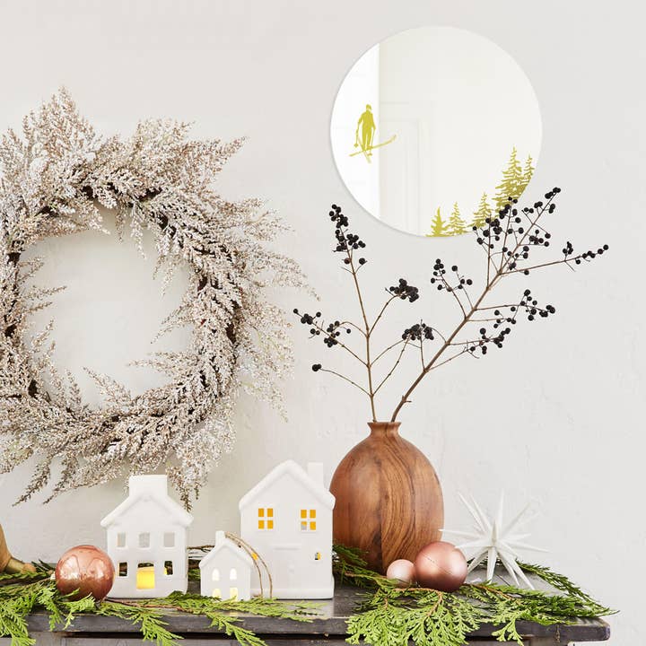 Dekorativer Spiegel Skier. M, Bergdekoration für den Großhandel von BiCA-Good Morning Design