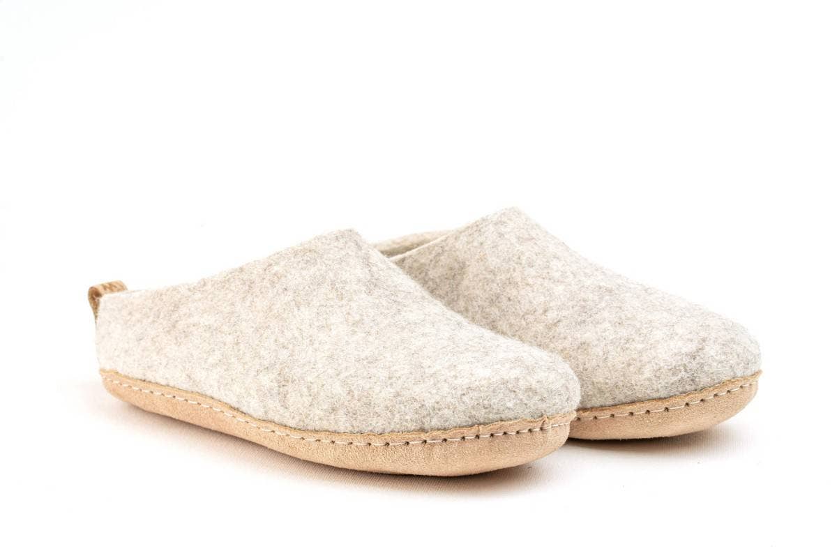 Woollyes Inc - Wholesale Slippers - Unisex - Indoor Open Heel Slippers With Leather Sole - Light Brown8