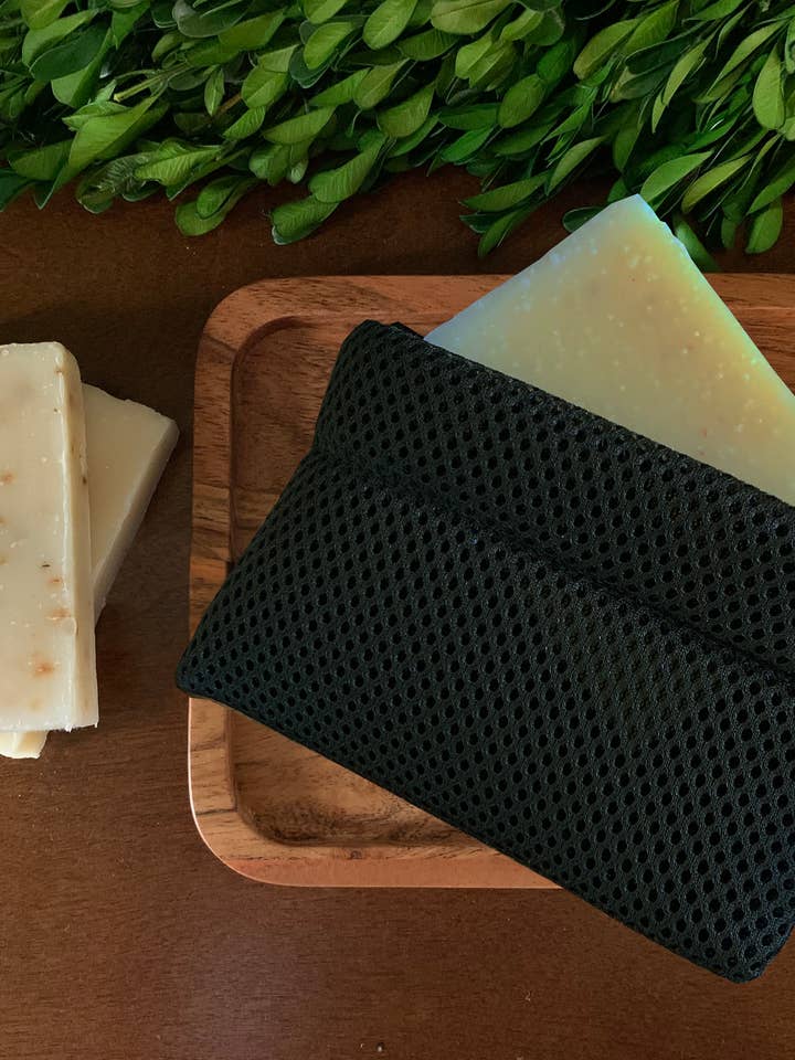 Soap Envelope pochette pour savon solide - exfoliation moyenne & mousse ultra (Black Case 40) pour la vente par Soap Envelope