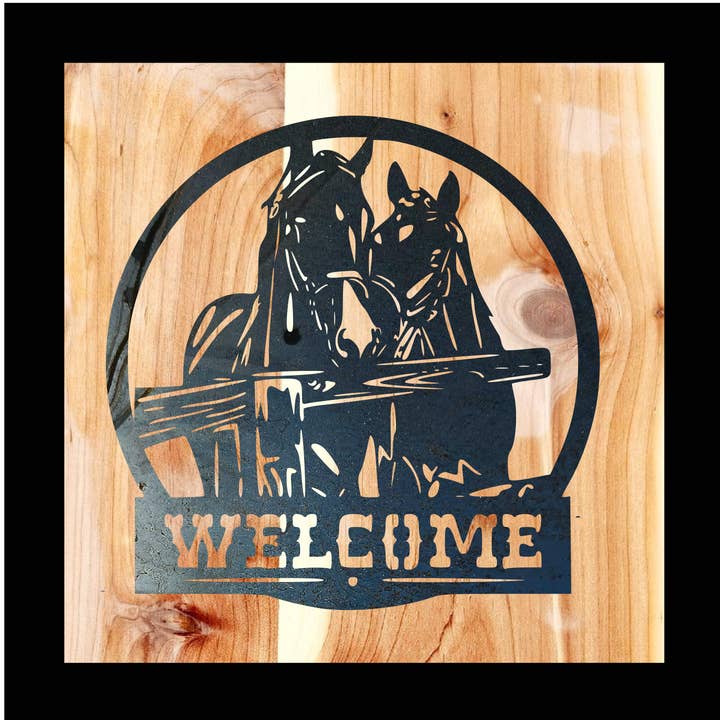 Panneau métallique Welcome Horse pour la vente par Designed With Sparks