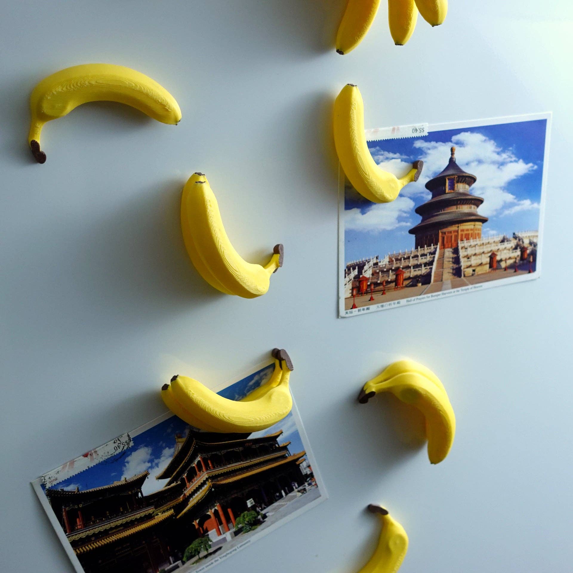 Roomberry - Wholesale Magnet - Banana Fridge Magnets – 4, 8, or 18 Decorative Magnets in a Ring0