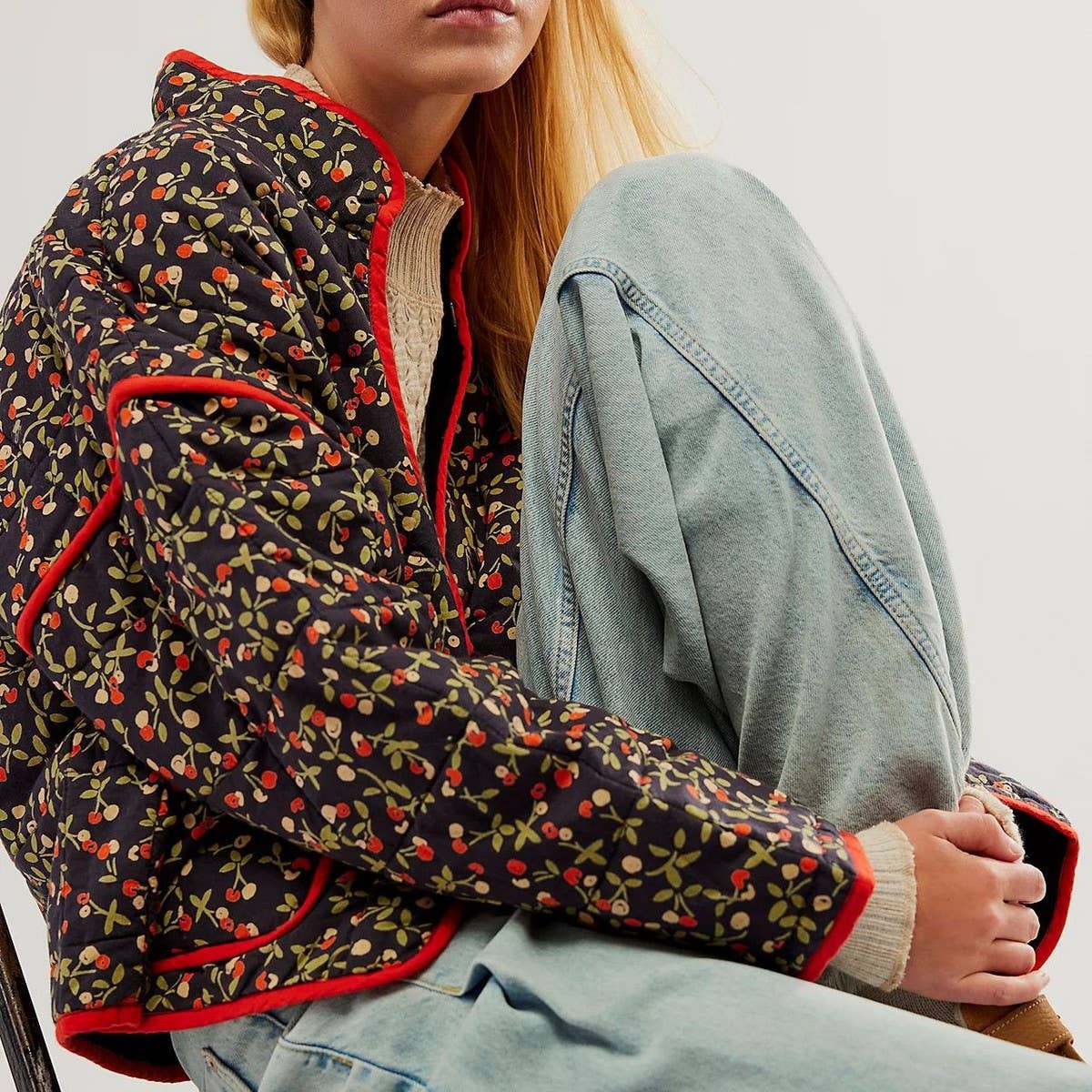 ACCITY - Wholesale Puffer Jacket - Women's - COLOUR-BLOCK FLORAL PRINT QUILTED JACKETS_CWOJA15506