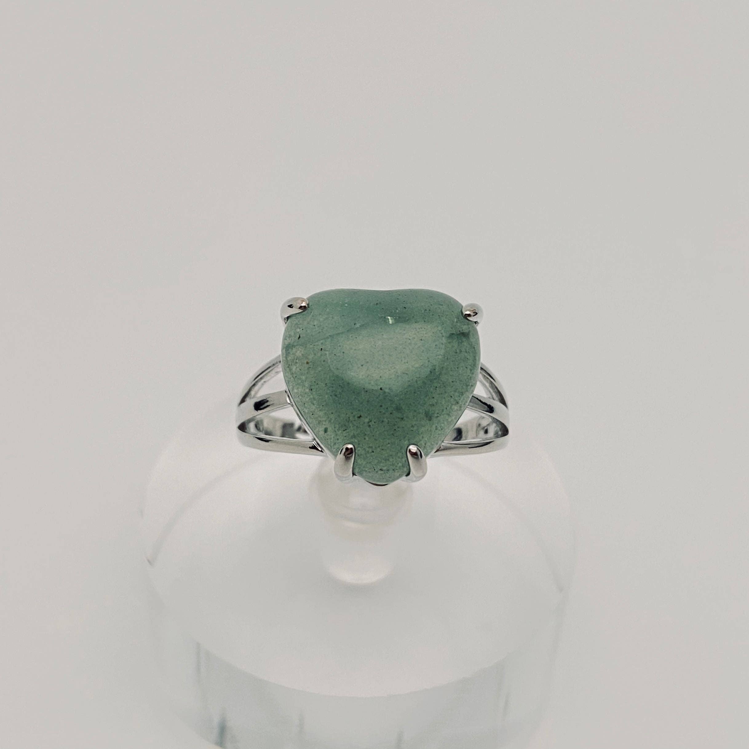 Mio Queena – wholesale Cocktail/statement ring – Heart-shaped Natural Stone Ring | Baroque Style Jewelry5