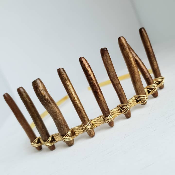 Diadème/couronne en pierres précieuses - Corail doré pour la vente par Divine Dragon Designs