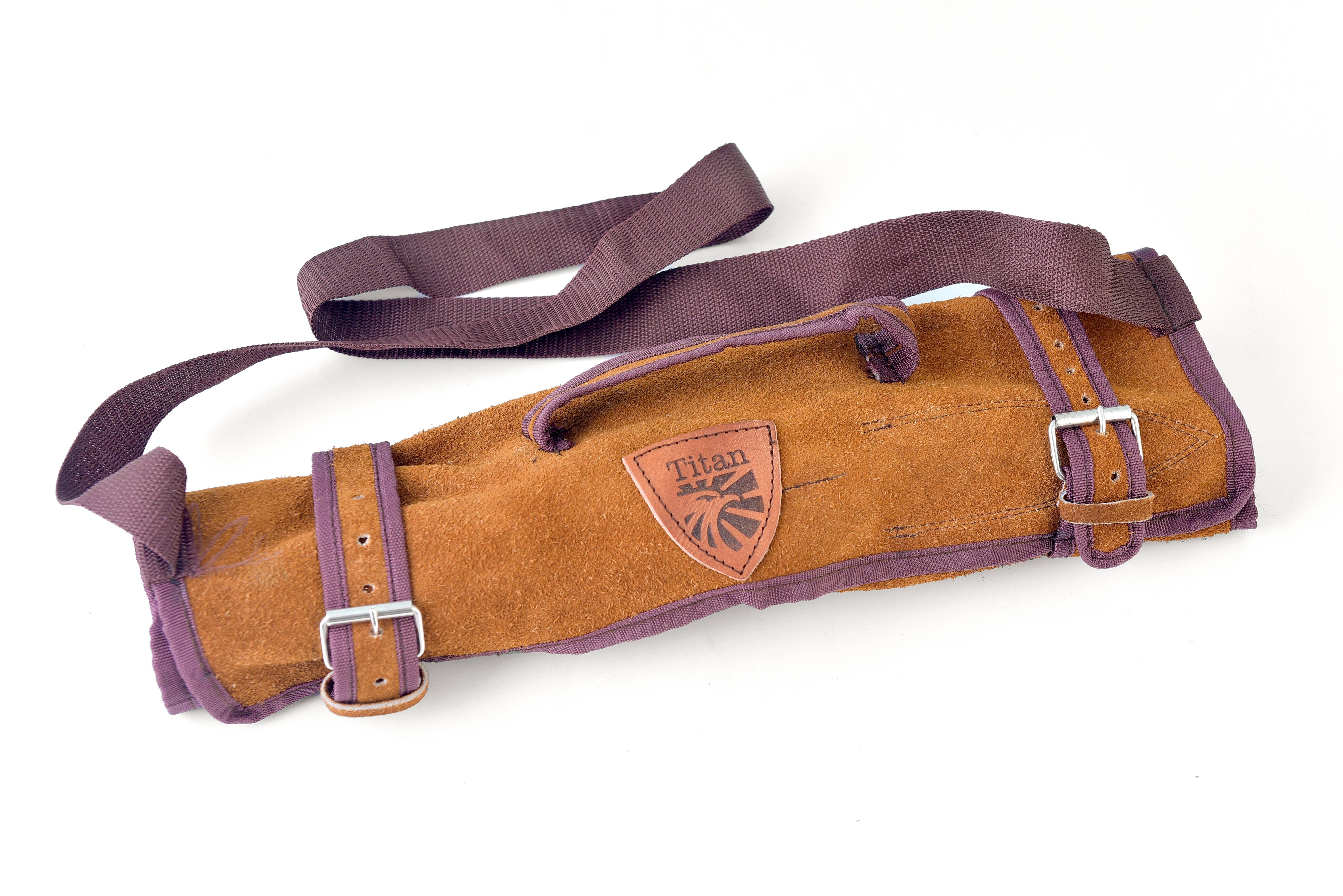 Titan International - Wholesale Messenset - 4-delige keukenset, leren tas - handgrepen van walnoot- en olijfhout1