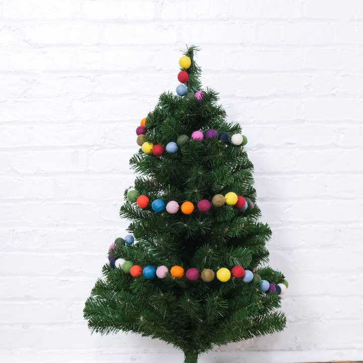 Gefilzte Pompon-Weihnachtsgirlande für den Großhandel von Karma Nepal Crafts