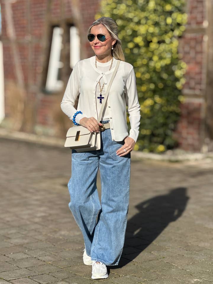 Jeans Vliv per la vendita all'ingrosso da parte di V. Milano GmbH