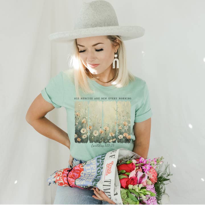 Ses Miséricordes sont Nouvelles T-shirt Fleuri pour la vente par This Joyful Home