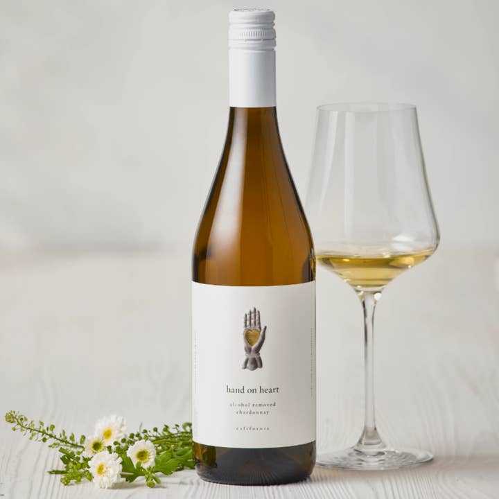 Main sur le cœur Chardonnay - Vin sans alcool pour la vente par hand on heart