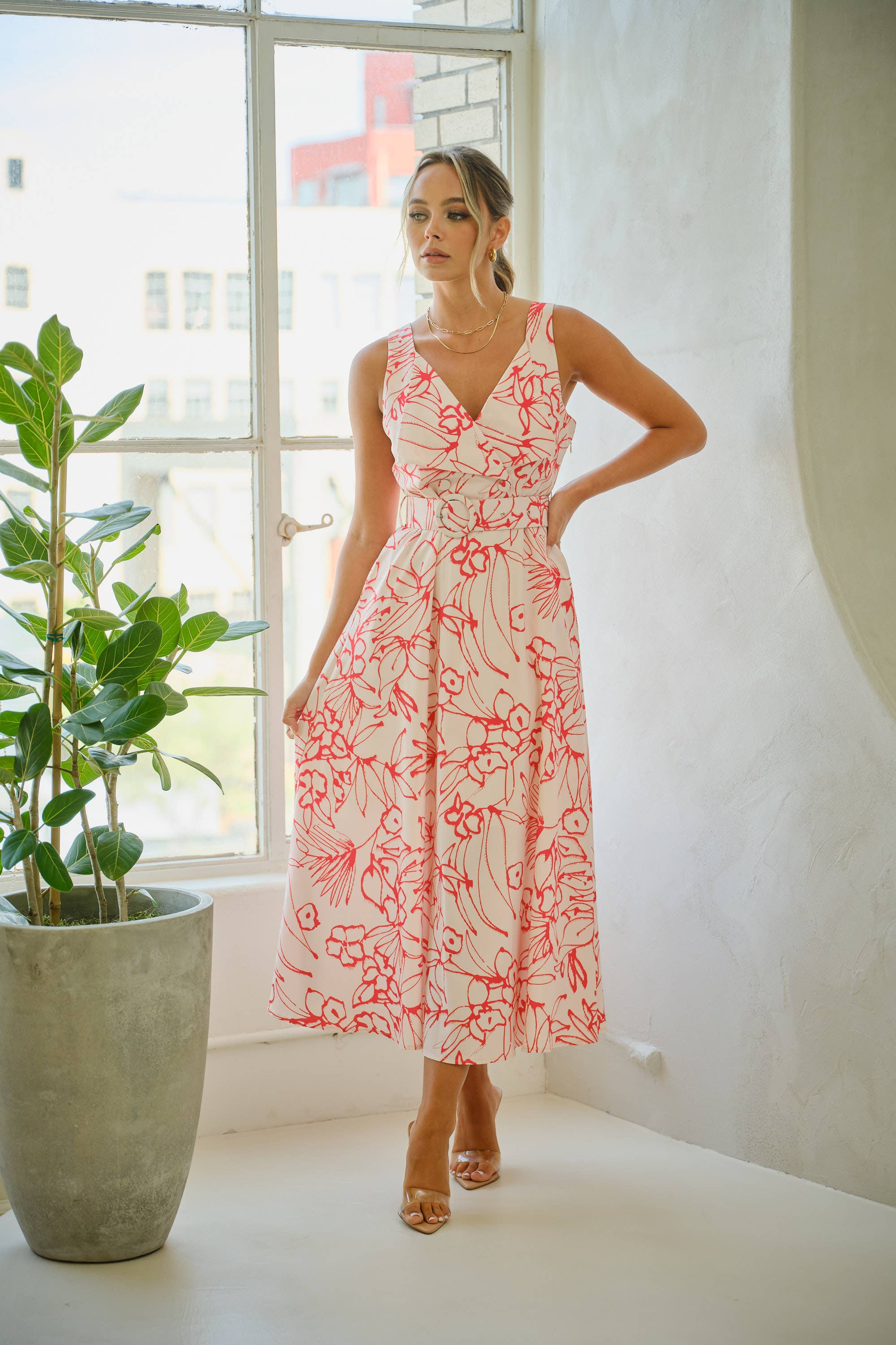 Tea & Cup - Vendita all'ingrosso Vestito - Donna -  Abito con spalline larghe con stampa floreale e cintura abbinata4