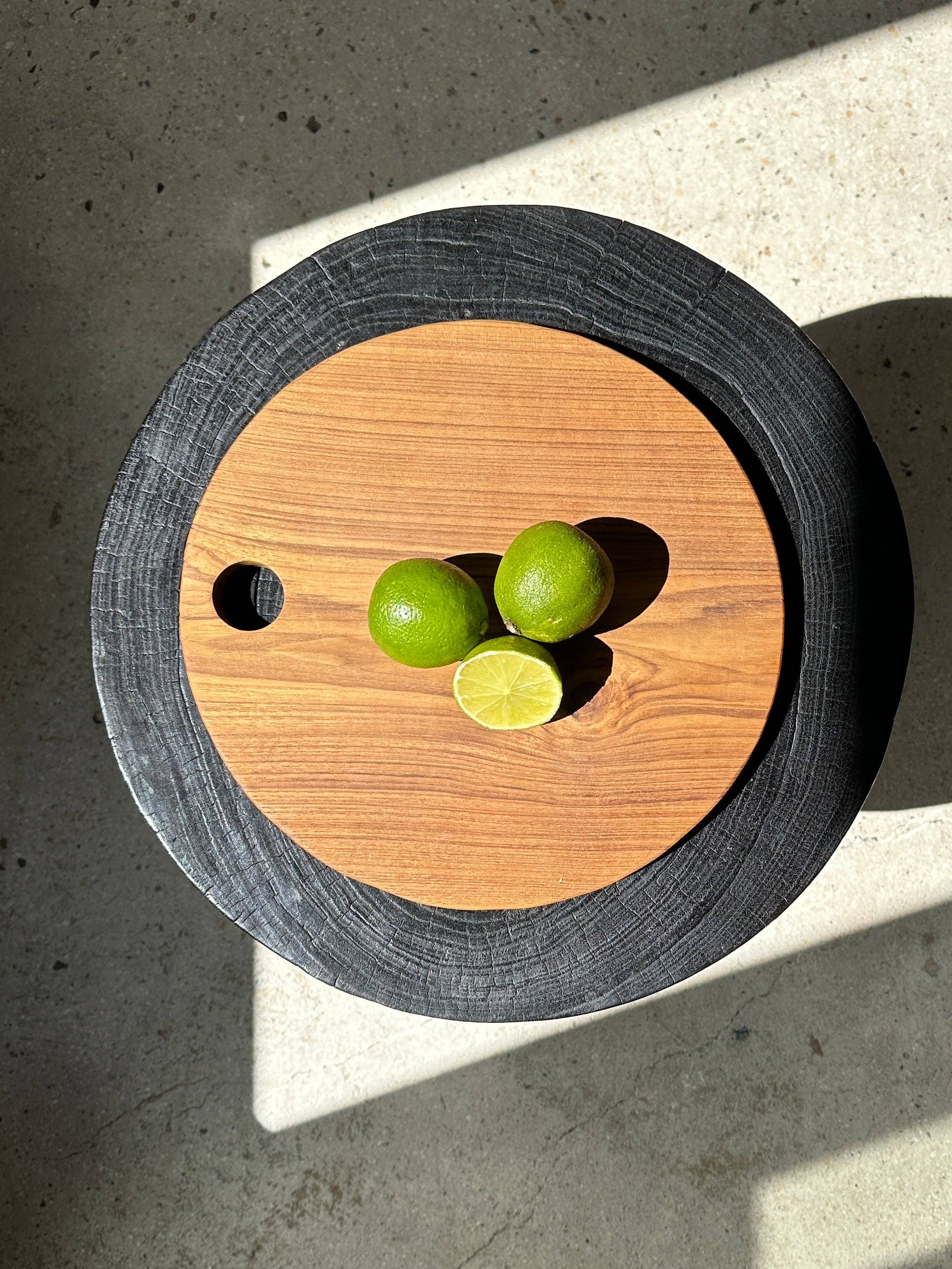 Office Objets – wholesale Skärbräda – Rund skärbräda i urholkad teak D:30111