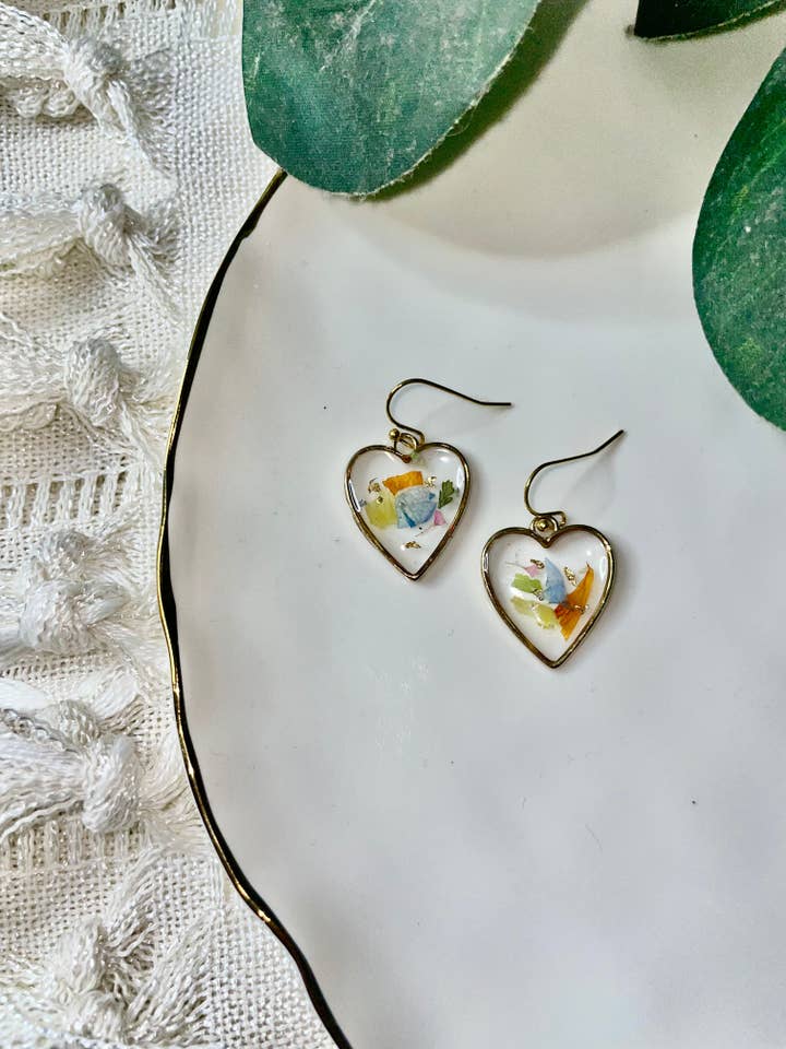 Orecchino Cuore di Fiore Selvatico A per la vendita all'ingrosso da parte di Jewelry & More By KristiCo