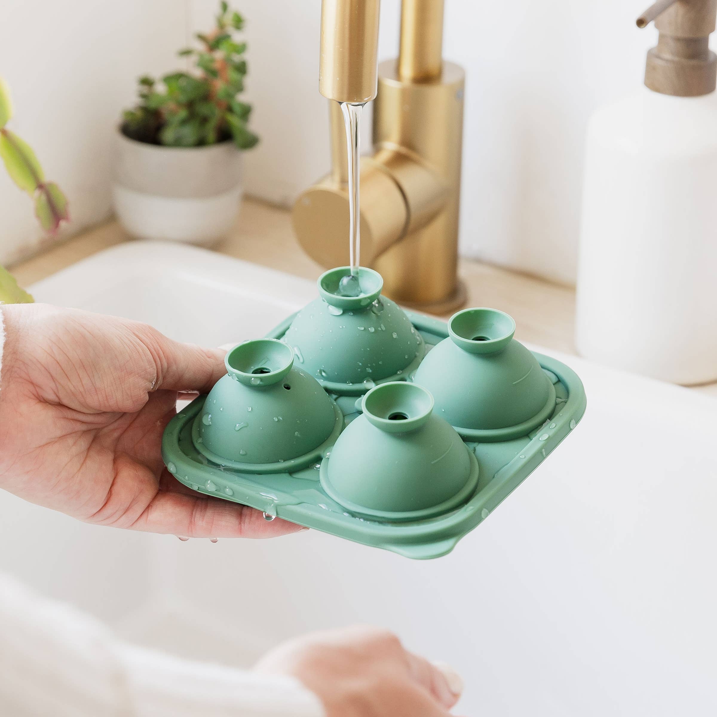 UBERSTAR - Vendita all'ingrosso Vassoi/stampi per ghiaccio - Vassoio per cubetti di ghiaccio a forma di pallina da golf in silicone per sport.4