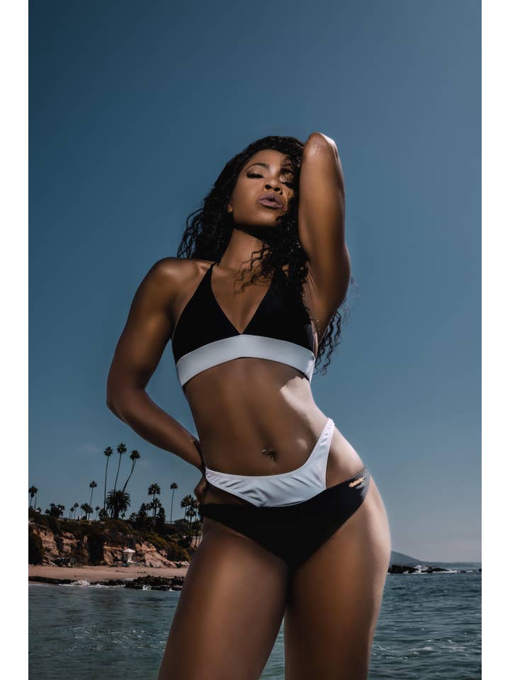 Bellaria LLC – wholesale Tvådelad baddräkt - Dam – Jackie O Bikini