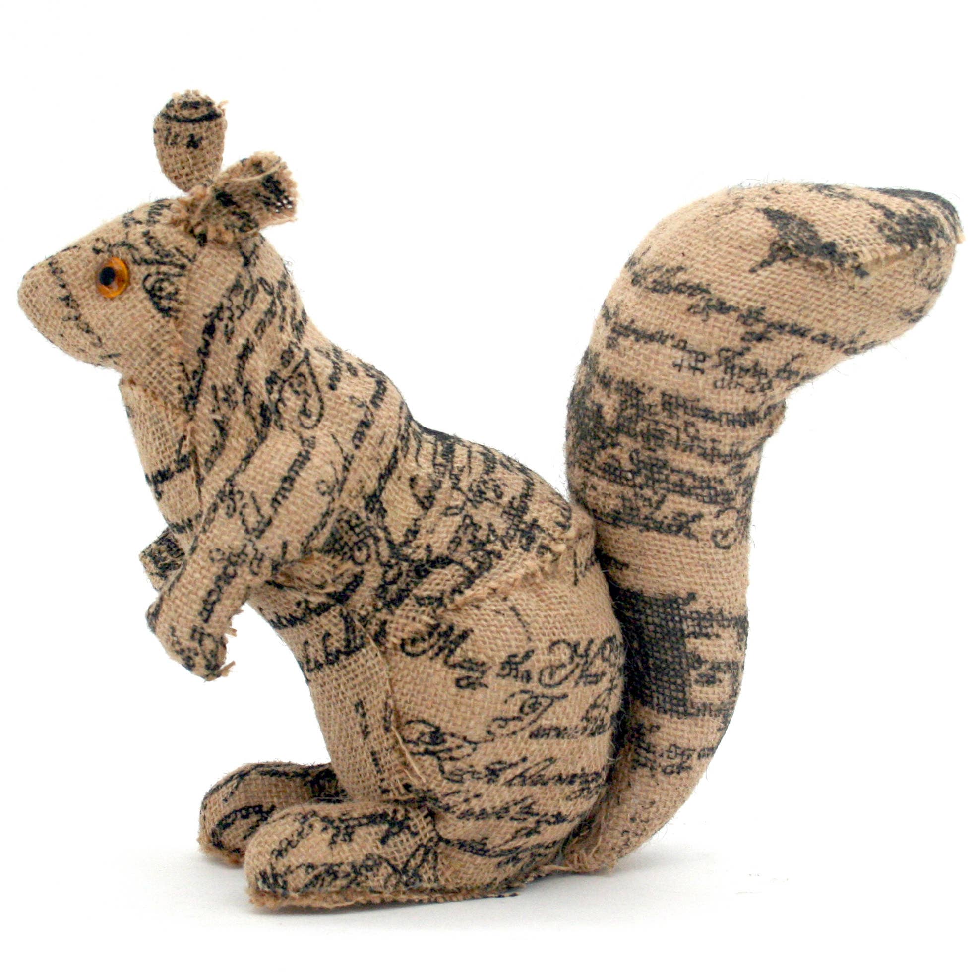 Seasonal by Contrast Inc. – wholesale Dekorativ statyett – säckväv ekorre2