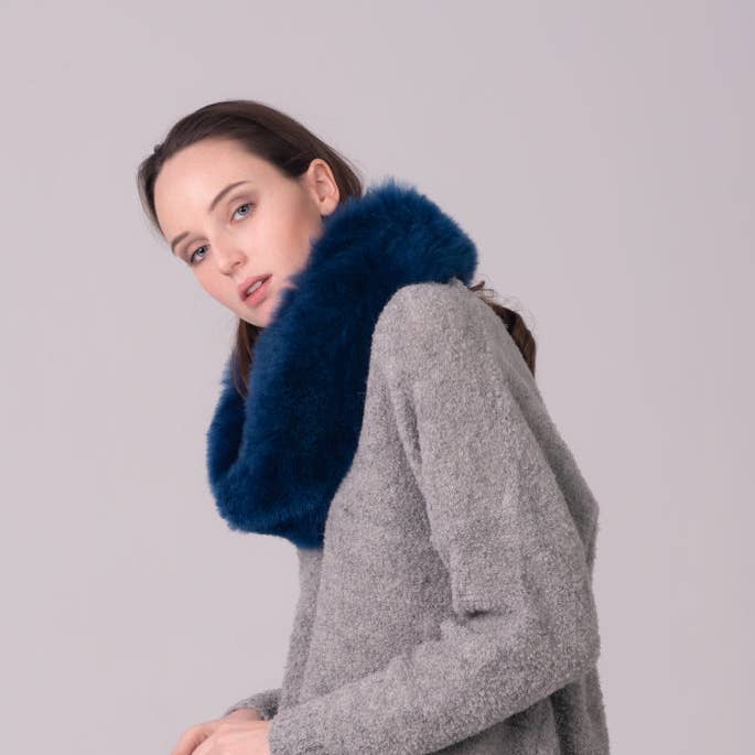 Be ALPACA - Wholesale Scarf - Women's - Crew neck in blue alpaca fur0