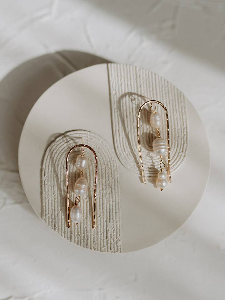 Orecchini Perle Amelia per la vendita all'ingrosso da parte di Bijoux Boutique LLC