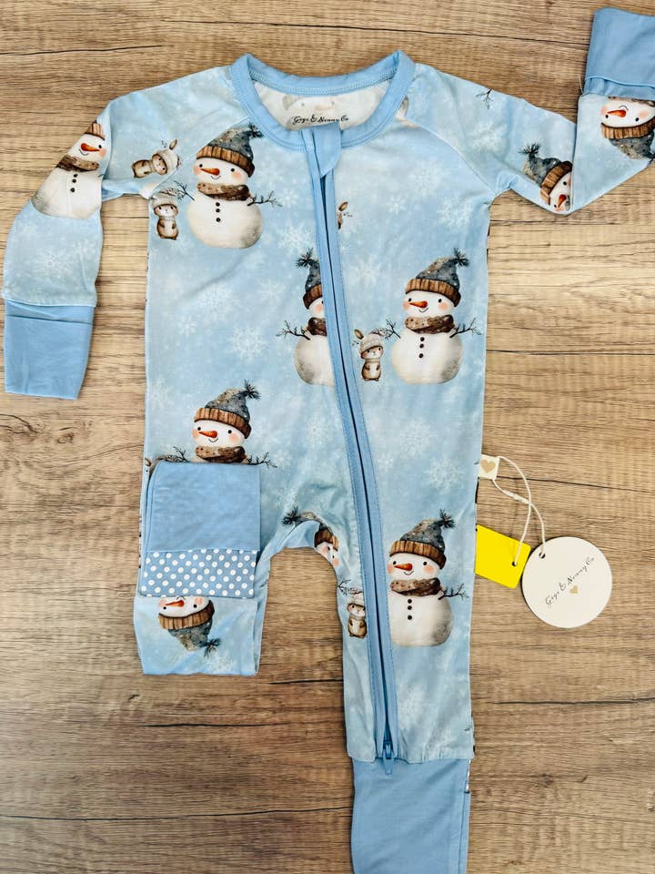 Frostige Freunde Schneemann Zippy Schlafanzug für den Großhandel von Gigi & Ninny Co