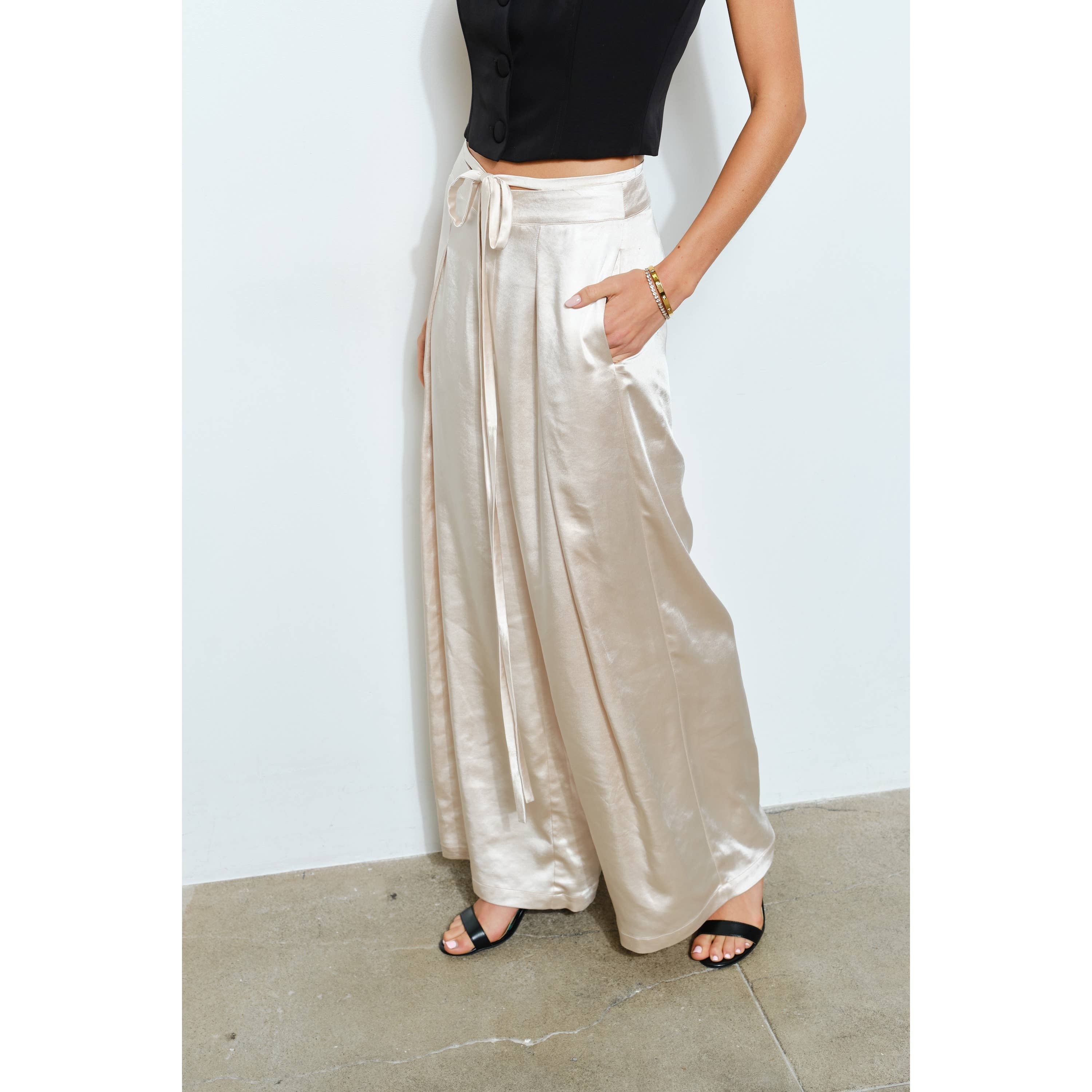 INA - Vente Pantalon – femme - Pantalon large en satin avec pli avant1