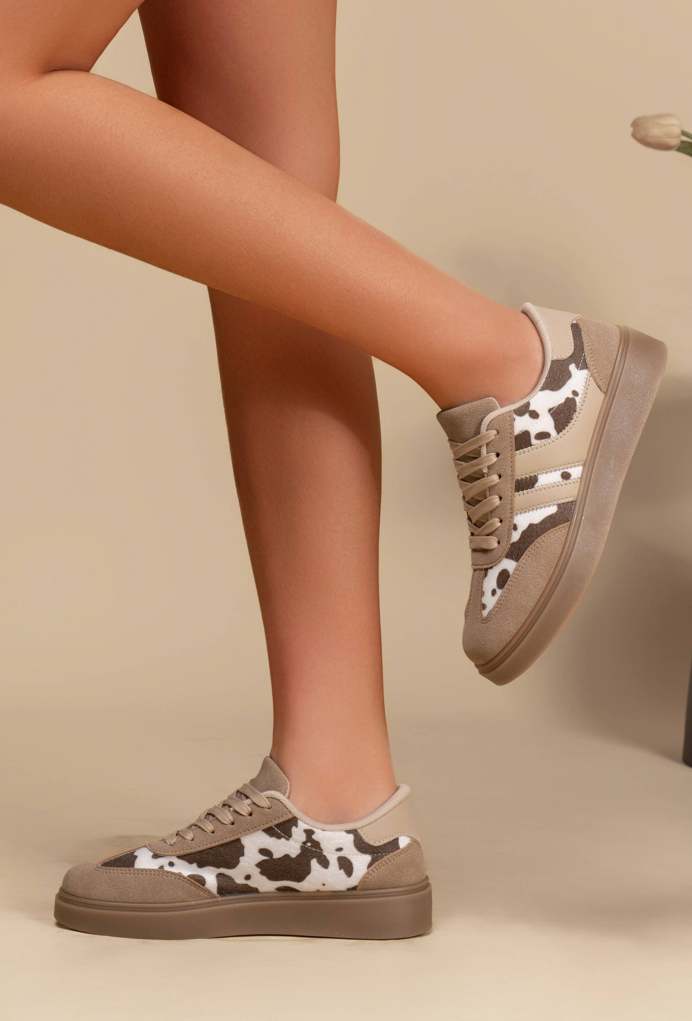 C'M PARIS - Wholesale Lifestyle Sneakers - Women's - Low Retro Sneakers with Double Straps 12123