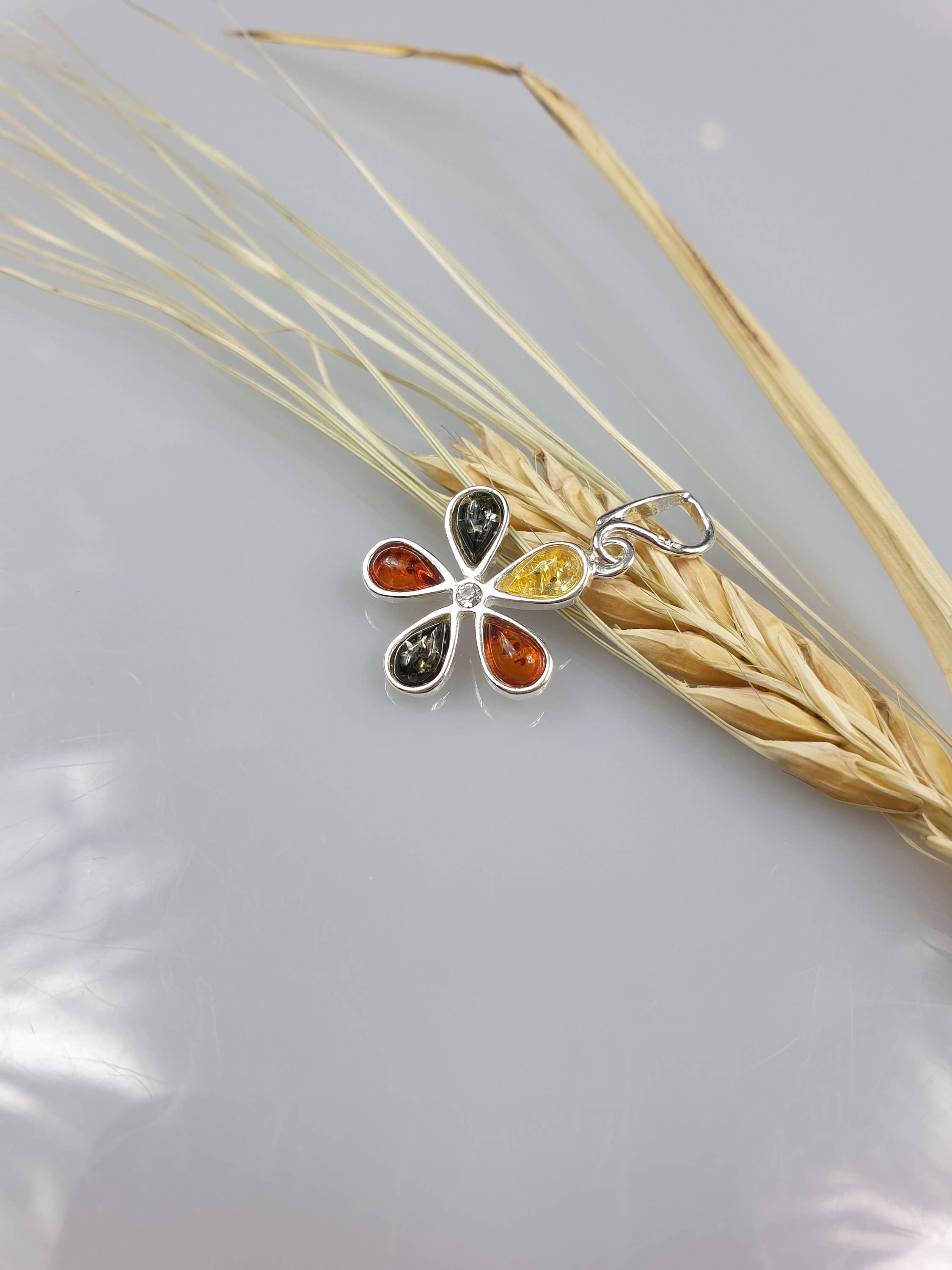 AmberLithuania - Wholesale Individual Charm/Pendant - Amber pendant. Small amber silver pendant fof Adults. Flower3