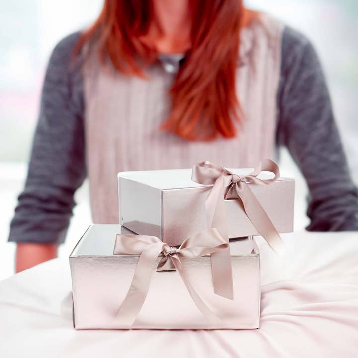 Emartbuy – Großhandel Geschenkboxen – Elegante Geschenkbox mit Klarsichtdeckel und Schleife für besondere Anlässe - 2er-Set8