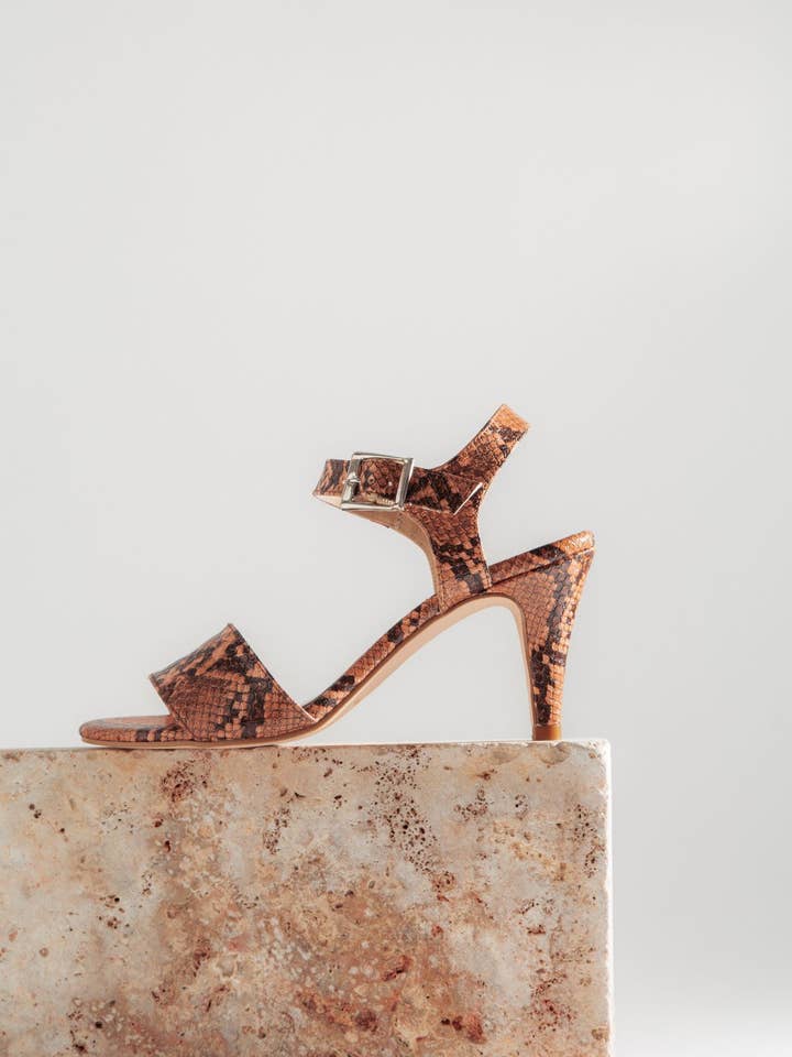 SANDALIA GLORIA EN PIEL SERPIENTE CUERO para venta al por mayor de Elodie