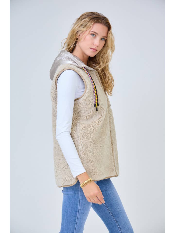 Giovanni Paris – wholesale Väst - Dam – Mila väst i boucle med huva6