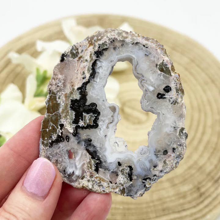 Celestial Avenue – wholesale Spiritual stone/crystal – Trancas Geode Slice