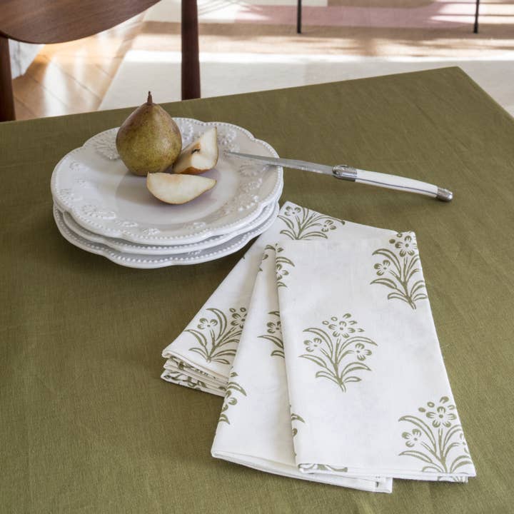 Nappe Unie Teinte à la Main en Olive pour la vente par MAISON POIRE