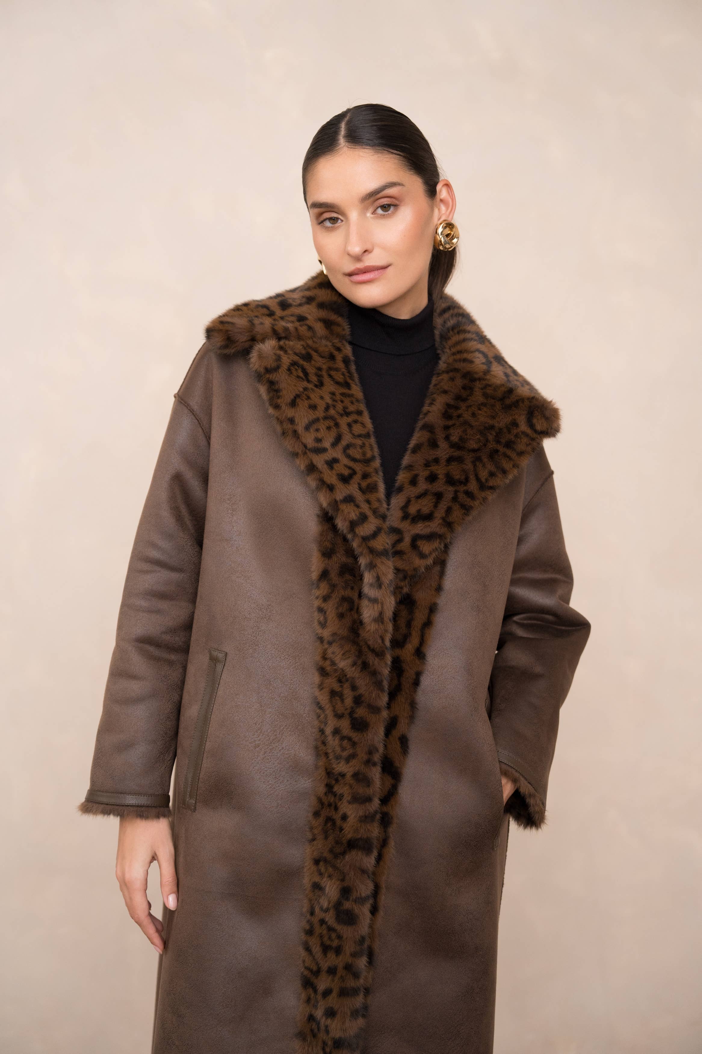 Attentif Paris - Wholesale Fur/Faux Fur Coat - Women's - Long synthetic fur coat with lapel collar17