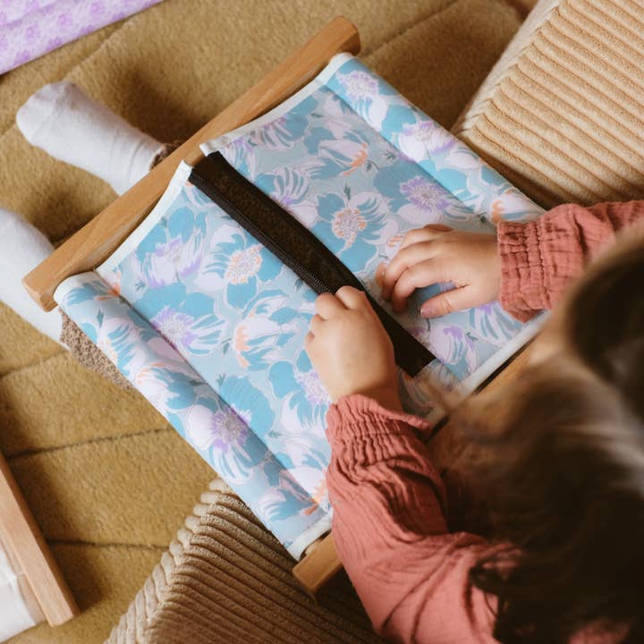 Observe édition - Wholesale Wood Toy - Kids - Upcycled Montessori Dressing Frames12