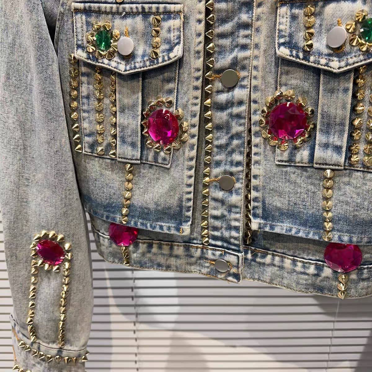 Productseeker – Engroshandel Denimjakke - Dame – JK026 farverig denimjakke med ædelsten14