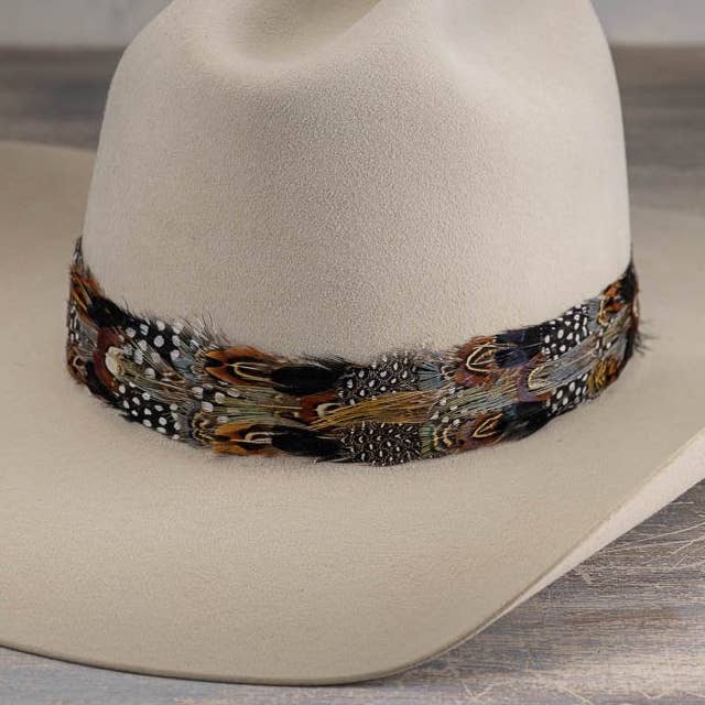 Bandeau de Chapeau en Plumes - Faucon pour la vente par Willow Lane Hat Co.