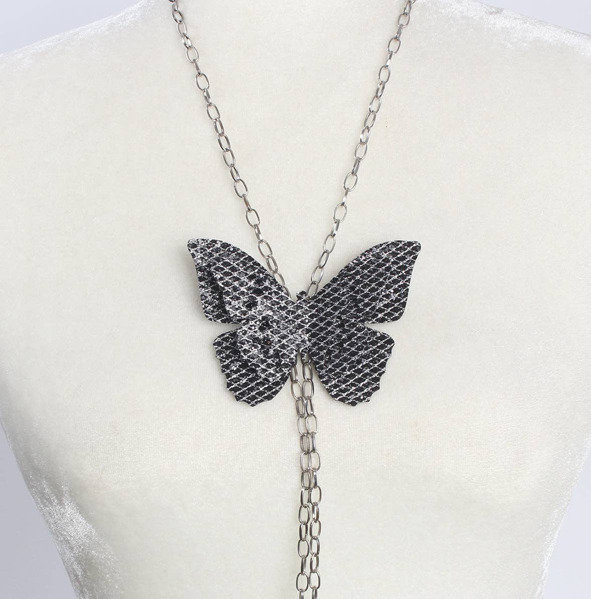 Fashion Butterflies – wholesale Brosch – Svart & Silver Rombe Metallic Glitter Butterfly Clip | Stift | Choker | Halsband I hårnål2