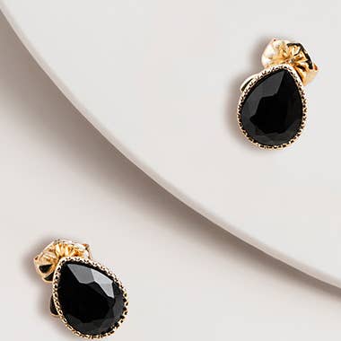 Clous d'oreilles en forme de goutte pour la vente par Super Amazing