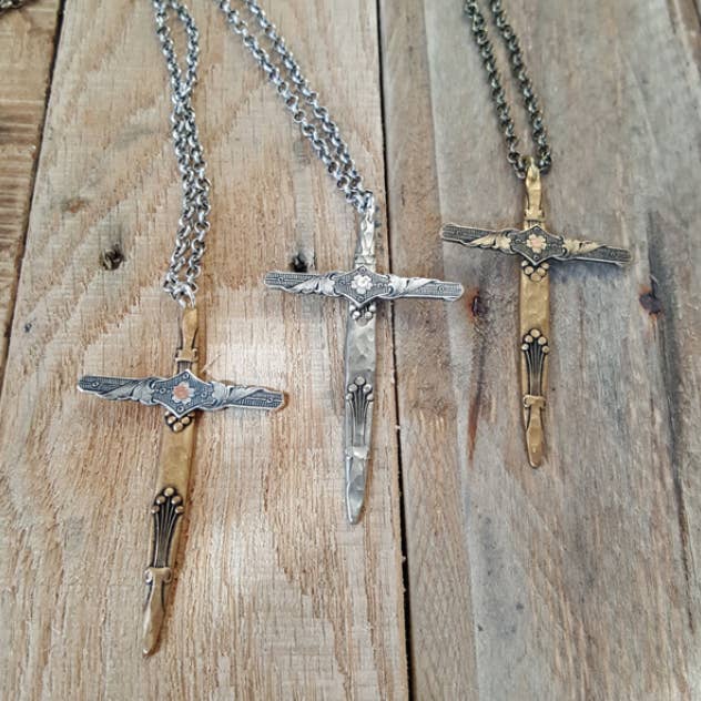 Dekonstruierte Kreuz-Halskette für den Großhandel von Lorraine Frances Jewelry